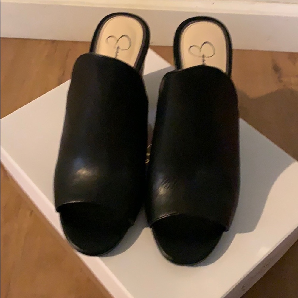 Open toed mule